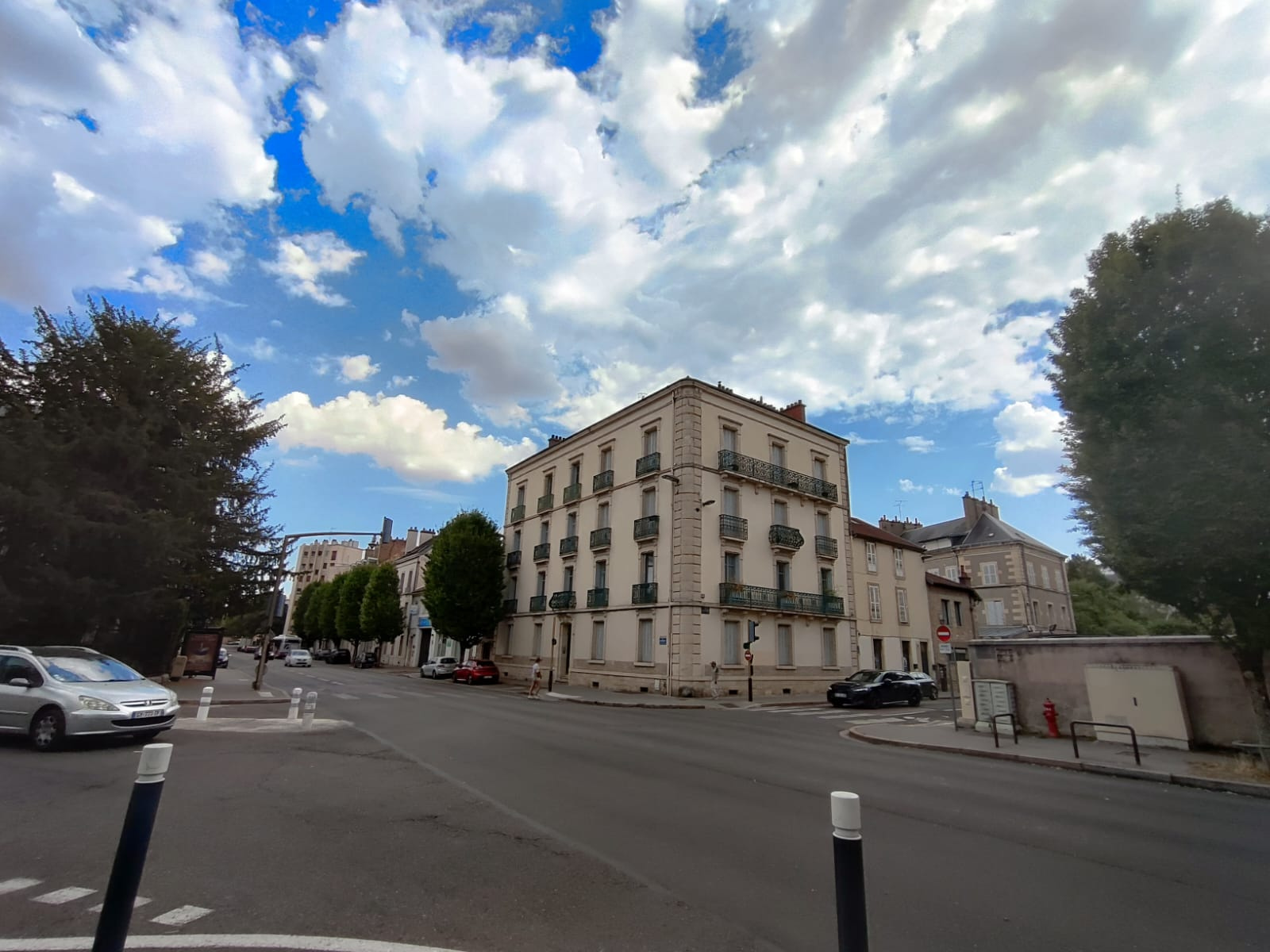 DIJON   APPARTEMENT FAMILIAL EN DUPLEX   DERNIER ÉTAGE